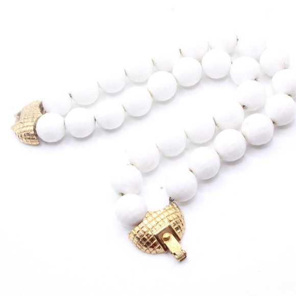 Monet Signed Designer High End White Acrylic Summer Beach Vibe Bracelet - Picture 4 of 7